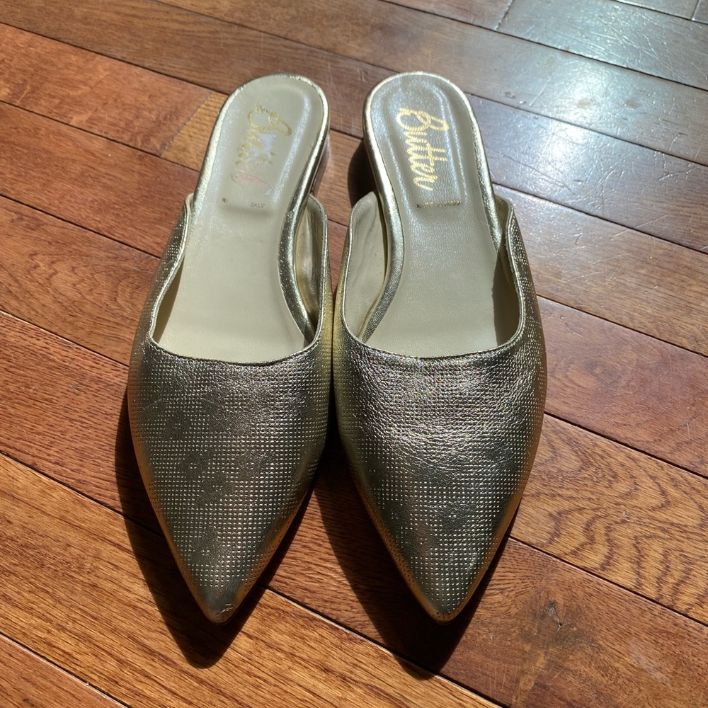 Butter Shoes Pecker Flat Slides in size 9